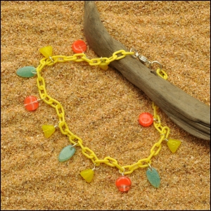 Yellow Anklet with Pyramids and Daggers